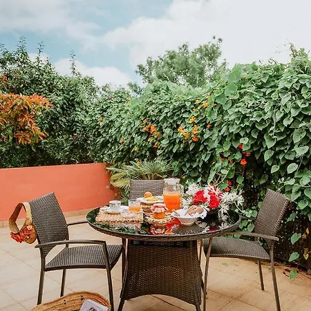 Homeforguest Rural House With Garden El Laurel